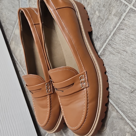 St John's Bay Tan Loafers - Picture 2 of 5